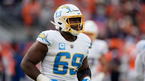 Chargers lineman says he was sexually assaulted by TSA agent